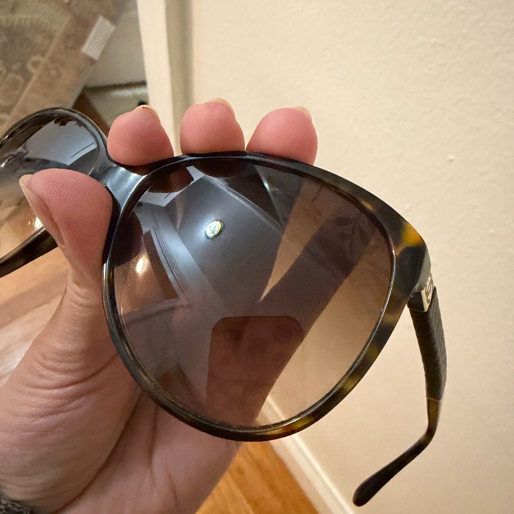 Authentic Chanel sunglasses with case. Good condition - Picture 10 of 11